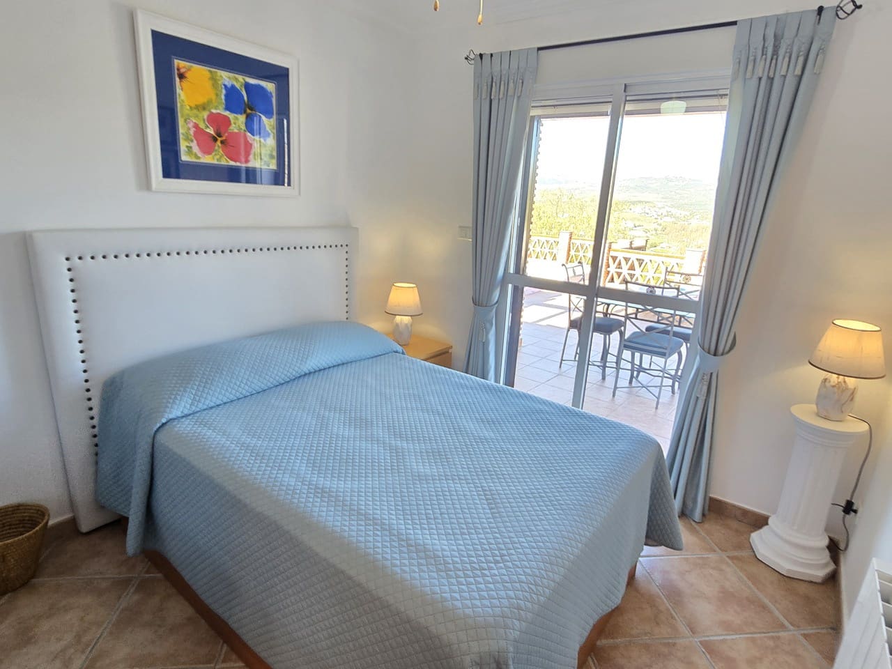 3 makuuhuone Huvila myytävänä paikassa Vinuela mukana uima-altaan 
autotalli - 525 000 € (Ref: 9609553)