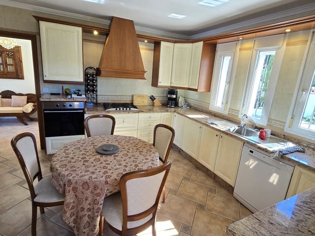 3 makuuhuone Huvila myytävänä paikassa Viñuela mukana uima-altaan 
autotalli - 525 000 € (Ref: 9609553)