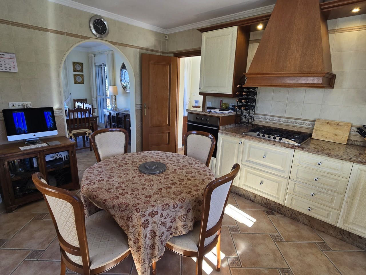 3 makuuhuone Huvila myytävänä paikassa Vinuela mukana uima-altaan 
autotalli - 525 000 € (Ref: 9609553)