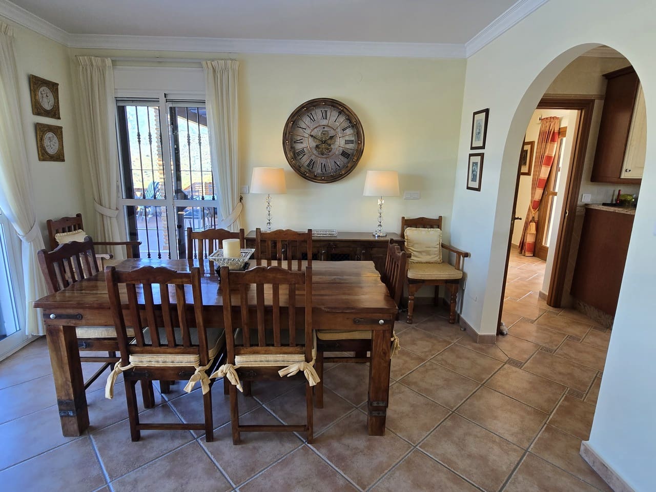 3 makuuhuone Huvila myytävänä paikassa Vinuela mukana uima-altaan 
autotalli - 525 000 € (Ref: 9609553)