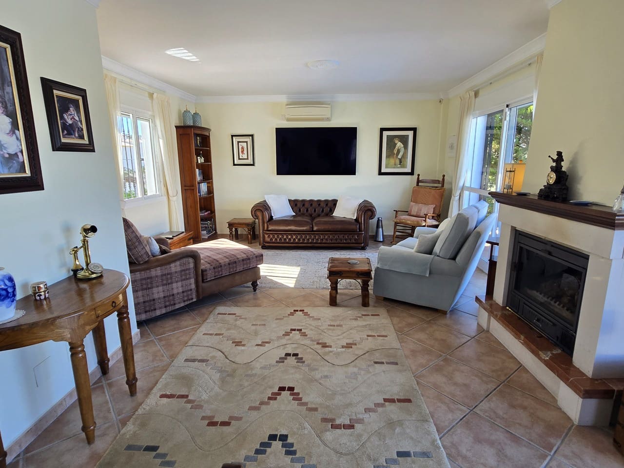 3 makuuhuone Huvila myytävänä paikassa Vinuela mukana uima-altaan 
autotalli - 525 000 € (Ref: 9609553)