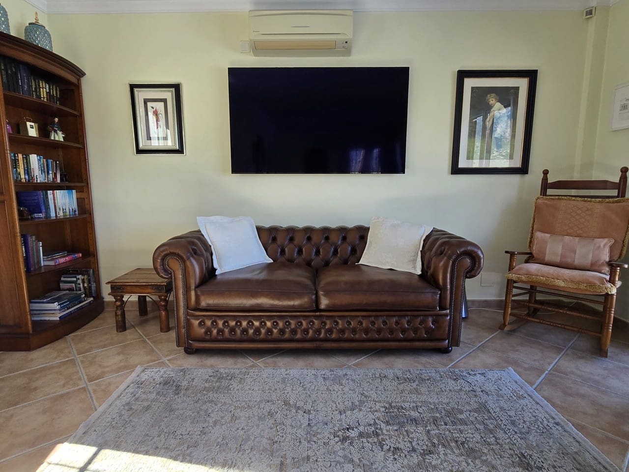 3 makuuhuone Huvila myytävänä paikassa Vinuela mukana uima-altaan 
autotalli - 525 000 € (Ref: 9609553)