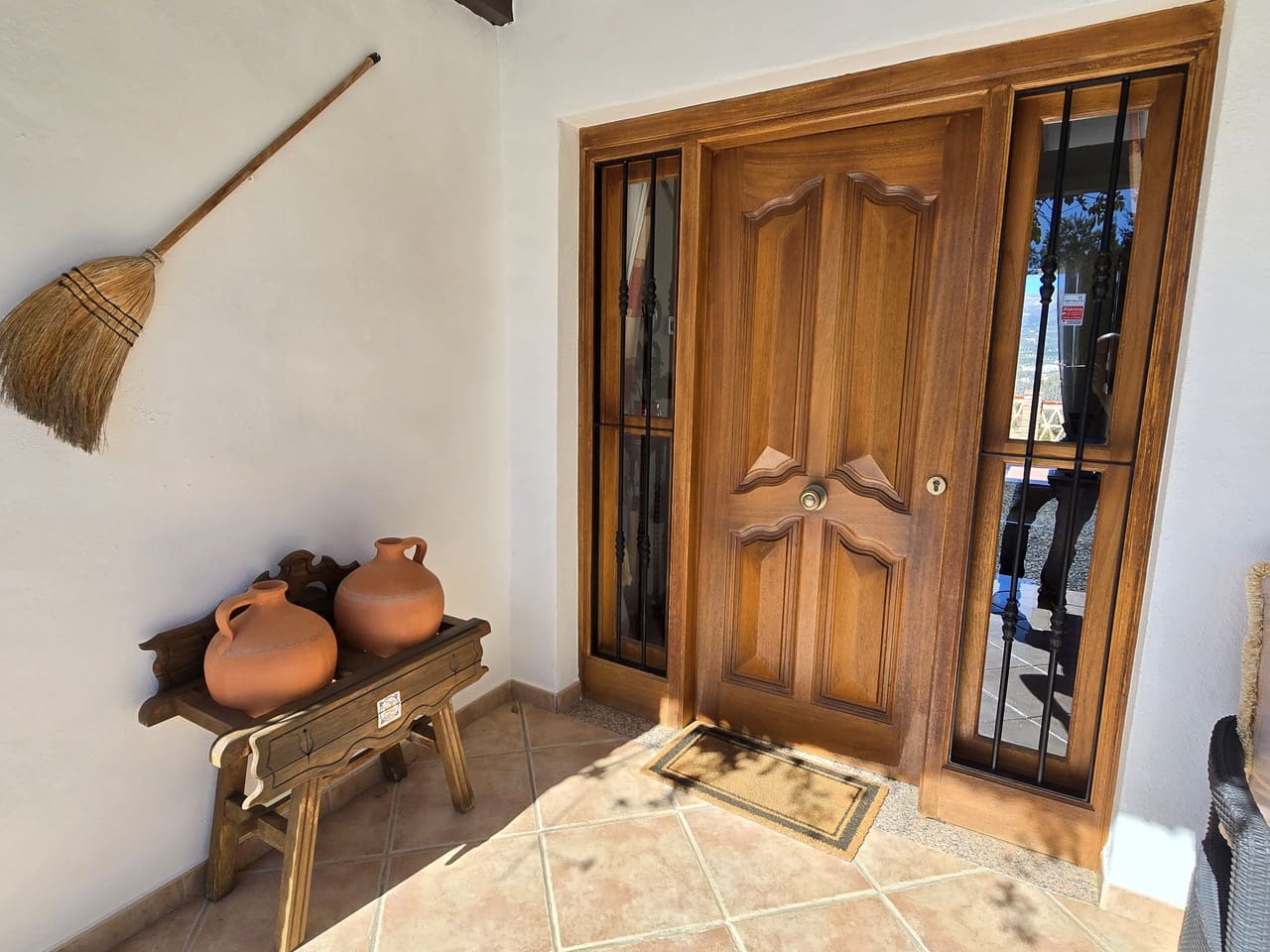 3 makuuhuone Huvila myytävänä paikassa Vinuela mukana uima-altaan 
autotalli - 525 000 € (Ref: 9609553)