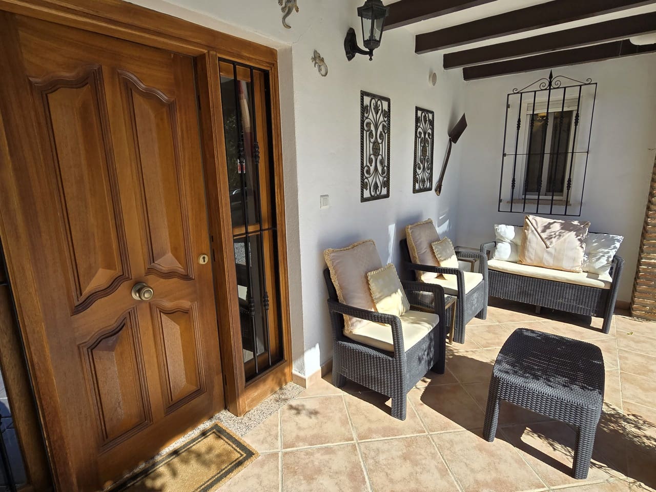 3 makuuhuone Huvila myytävänä paikassa Vinuela mukana uima-altaan 
autotalli - 525 000 € (Ref: 9609553)