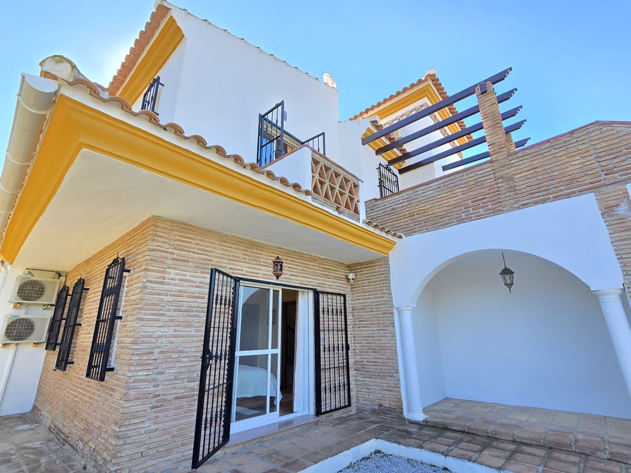 3 bedroom Villa for sale in Vinuela with pool garage - € 525,000 (Ref: 9609553)