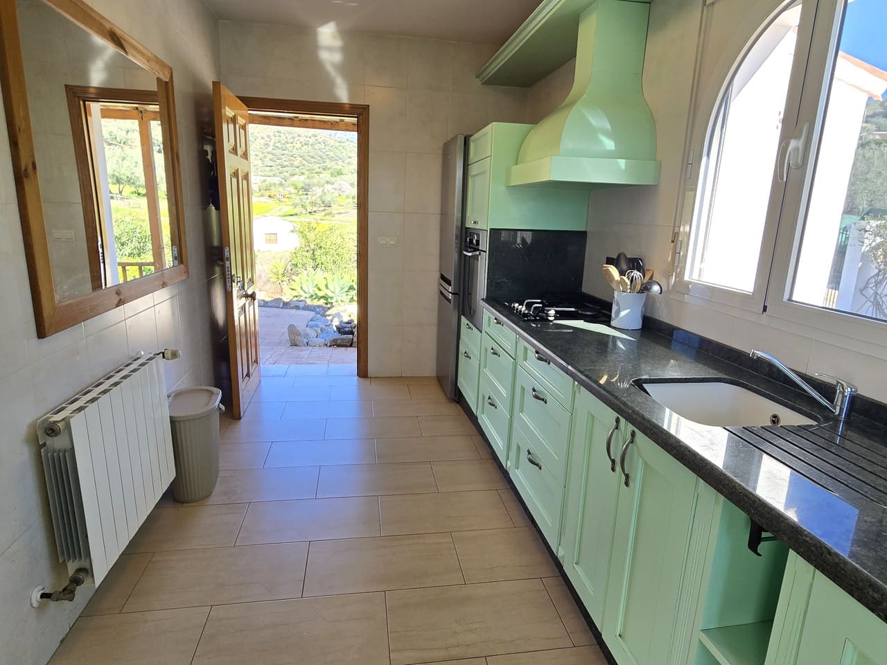 3 makuuhuone Huvila myytävänä paikassa Alcaucin mukana uima-altaan 
autotalli - 375 000 € (Ref: 9610116)