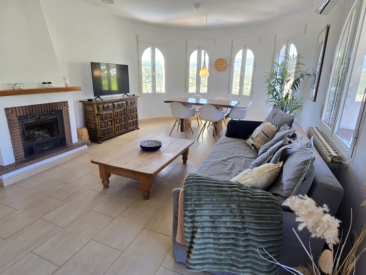 3 makuuhuone Huvila myytävänä paikassa Alcaucin mukana uima-altaan 
autotalli - 375 000 € (Ref: 9610116)