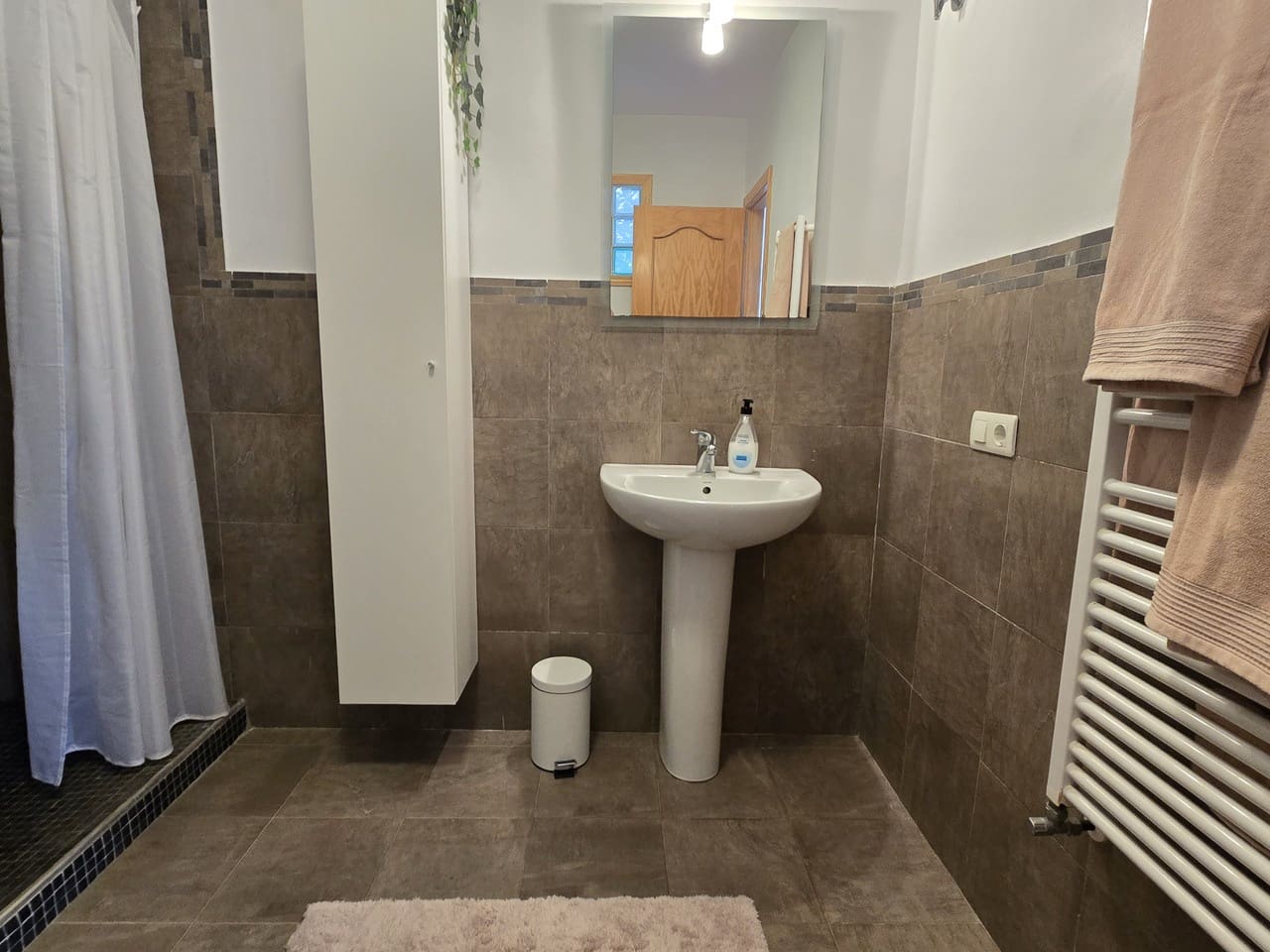 3 makuuhuone Huvila myytävänä paikassa Alcaucin mukana uima-altaan 
autotalli - 375 000 € (Ref: 9610116)