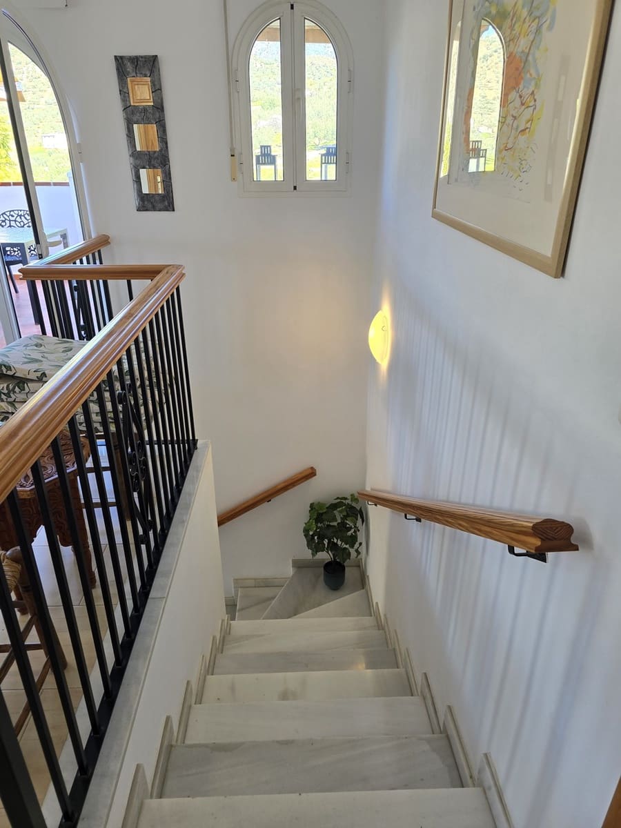 3 makuuhuone Huvila myytävänä paikassa Alcaucin mukana uima-altaan 
autotalli - 375 000 € (Ref: 9610116)