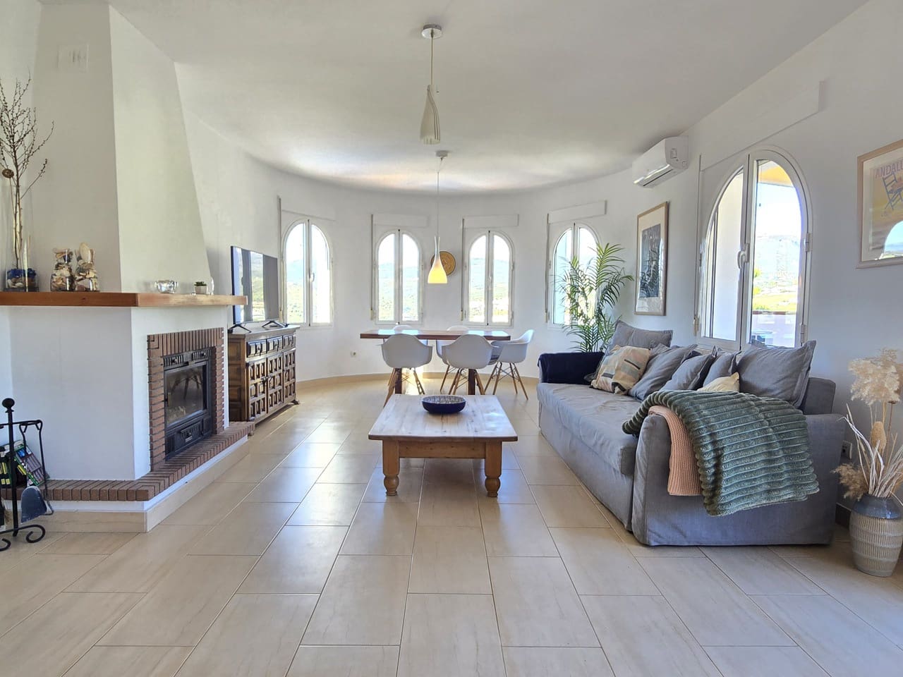 3 makuuhuone Huvila myytävänä paikassa Alcaucin mukana uima-altaan 
autotalli - 375 000 € (Ref: 9610116)