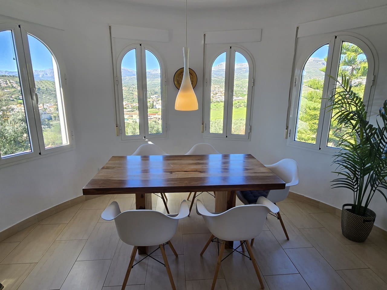 3 makuuhuone Huvila myytävänä paikassa Alcaucin mukana uima-altaan 
autotalli - 375 000 € (Ref: 9610116)