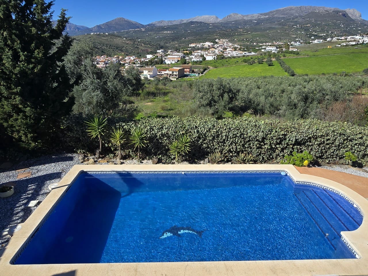 3 makuuhuone Huvila myytävänä paikassa Alcaucin mukana uima-altaan 
autotalli - 375 000 € (Ref: 9610116)