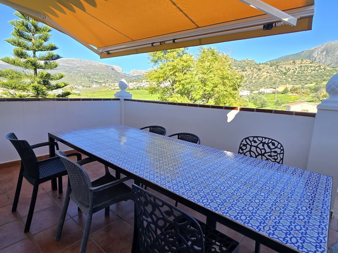 3 makuuhuone Huvila myytävänä paikassa Alcaucin mukana uima-altaan 
autotalli - 375 000 € (Ref: 9610116)