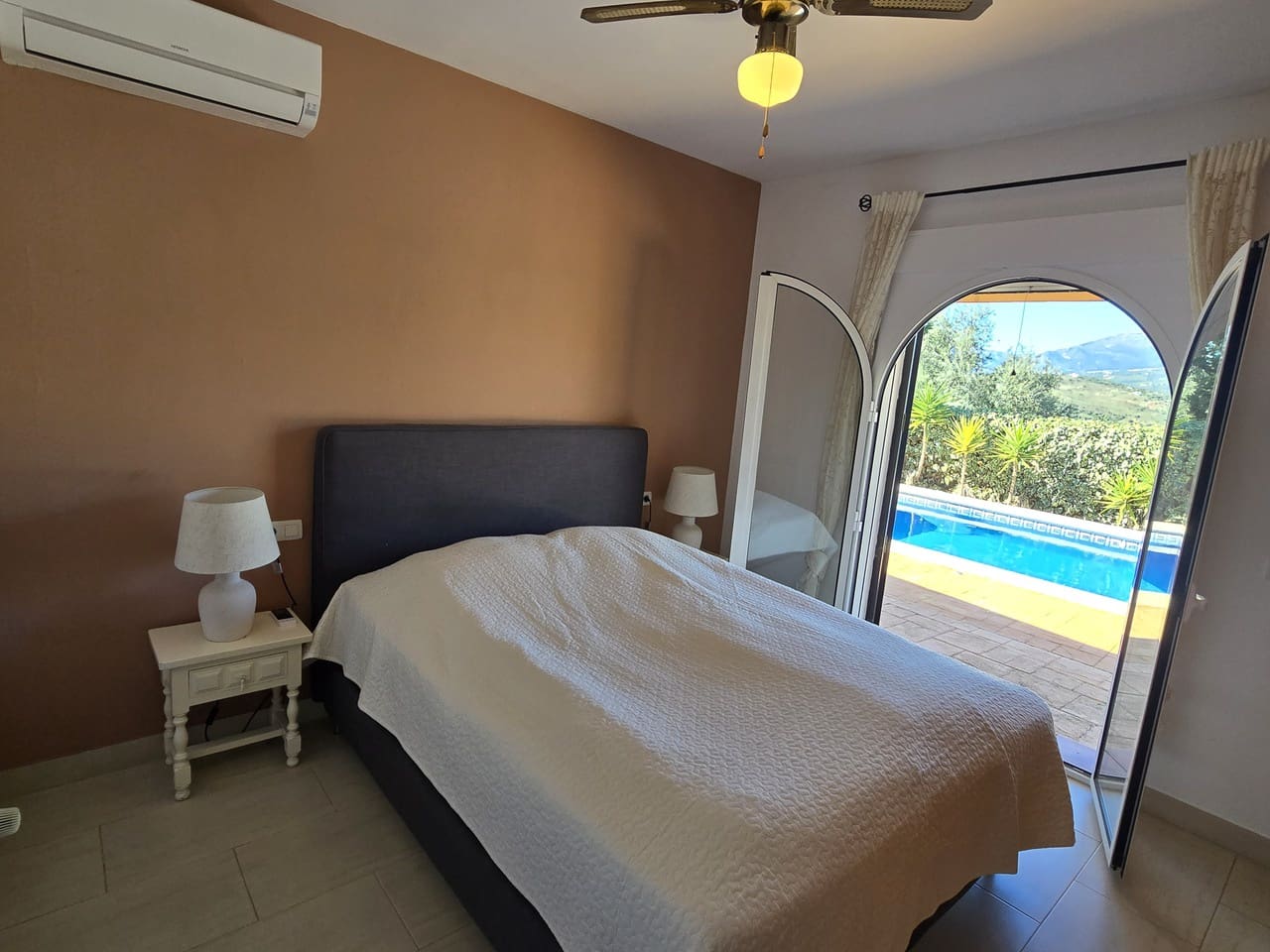 3 makuuhuone Huvila myytävänä paikassa Alcaucin mukana uima-altaan 
autotalli - 375 000 € (Ref: 9610116)