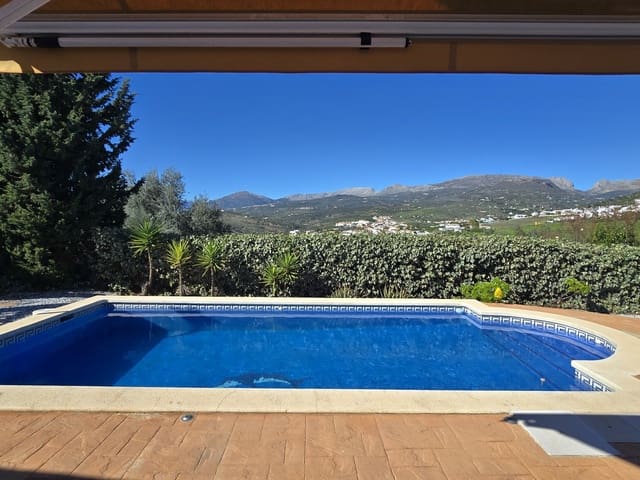 3 bedroom Villa for sale in Alcaucín with pool garage - € 375,000 (Ref: 9610116)