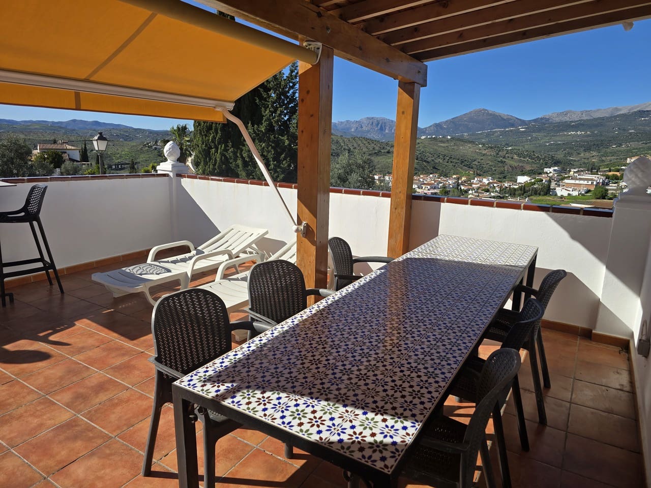 3 makuuhuone Huvila myytävänä paikassa Alcaucin mukana uima-altaan 
autotalli - 375 000 € (Ref: 9610116)