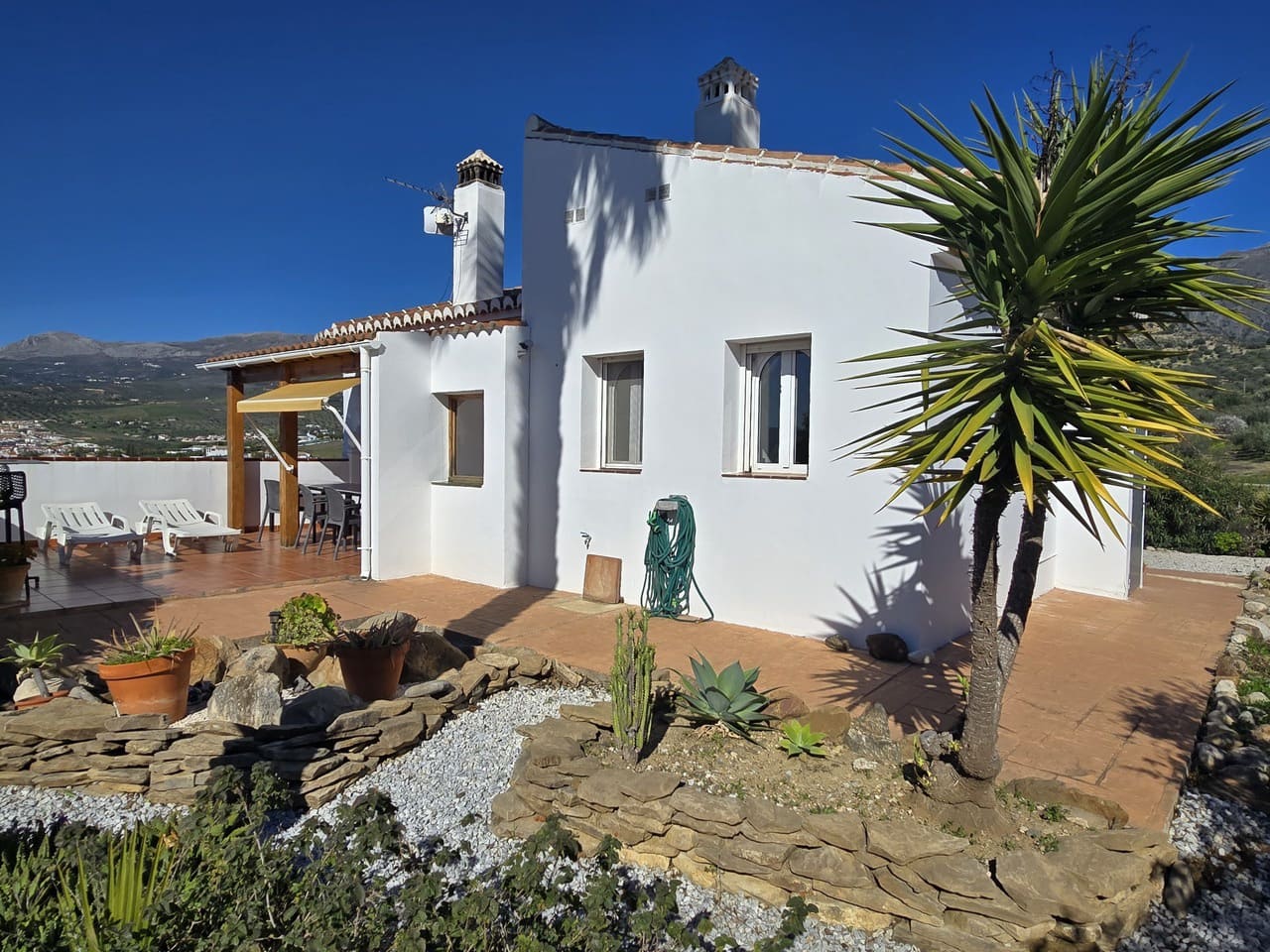 3 makuuhuone Huvila myytävänä paikassa Alcaucin mukana uima-altaan 
autotalli - 375 000 € (Ref: 9610116)