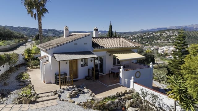 3 Zimmer Villa zu verkaufen in Alcaucín mit Pool Garage - 375.000 € (Ref: 9610116)