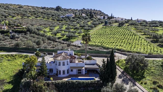 3 Zimmer Villa zu verkaufen in Alcaucín mit Pool Garage - 375.000 € (Ref: 9610116)