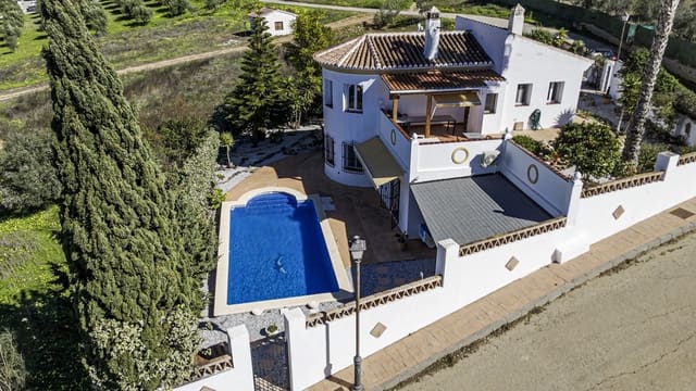 3 bedroom Villa for sale in Alcaucín with pool garage - € 375,000 (Ref: 9610116)