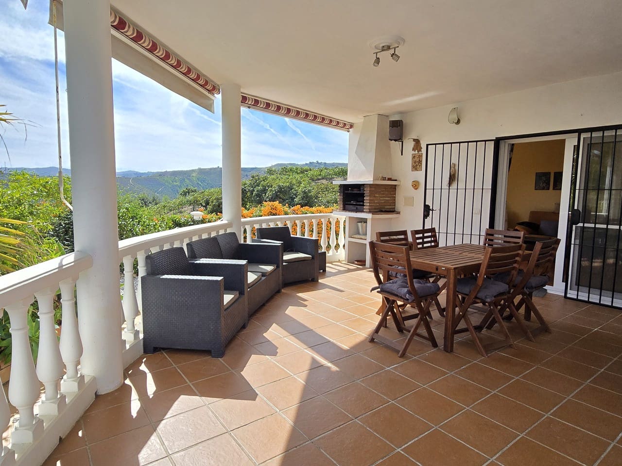 4 soverom Villa til salgs i Benamargosa med svømmebasseng garasje - € 365 000 (Ref: 9612038)