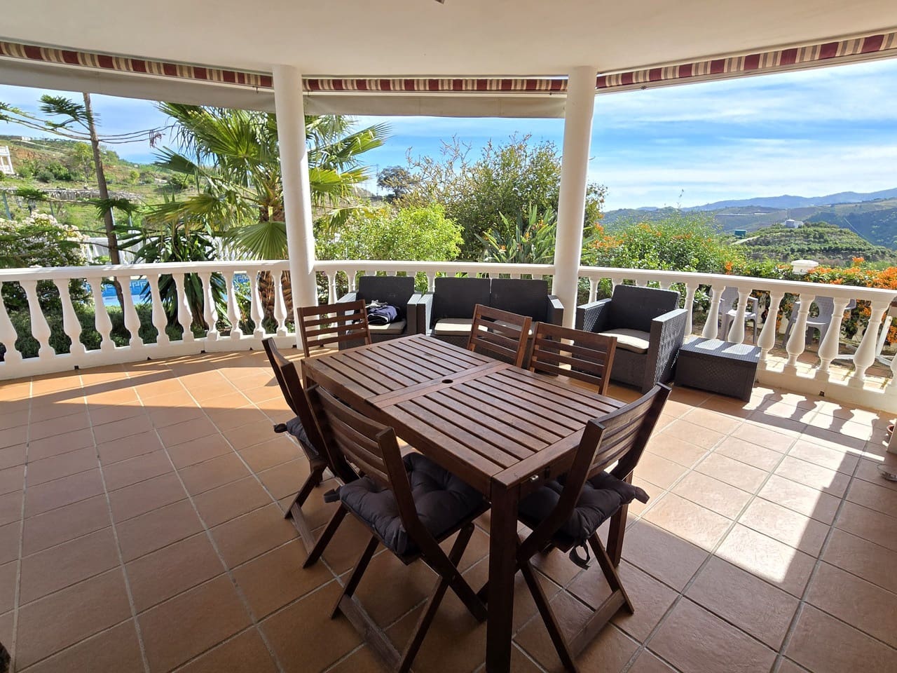 4 soverom Villa til salgs i Benamargosa med svømmebasseng garasje - € 365 000 (Ref: 9612038)