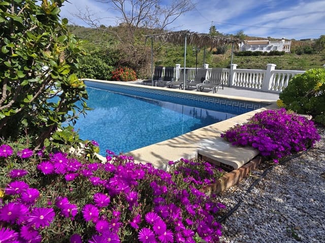 4 bedroom Villa for sale in Benamargosa with pool garage - € 365,000 (Ref: 9612038)