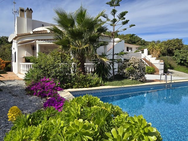 4 bedroom Villa for sale in Benamargosa with pool garage - € 365,000 (Ref: 9612038)