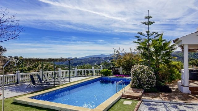 4 bedroom Villa for sale in Benamargosa with pool garage - € 365,000 (Ref: 9612038)