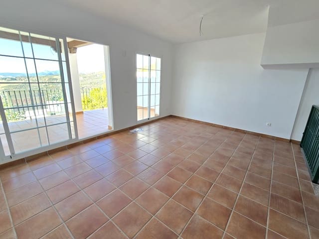 3 quarto Casa em Banda para venda em Alcaucín com piscina garagem - 185 000 € (Ref: 9626566)