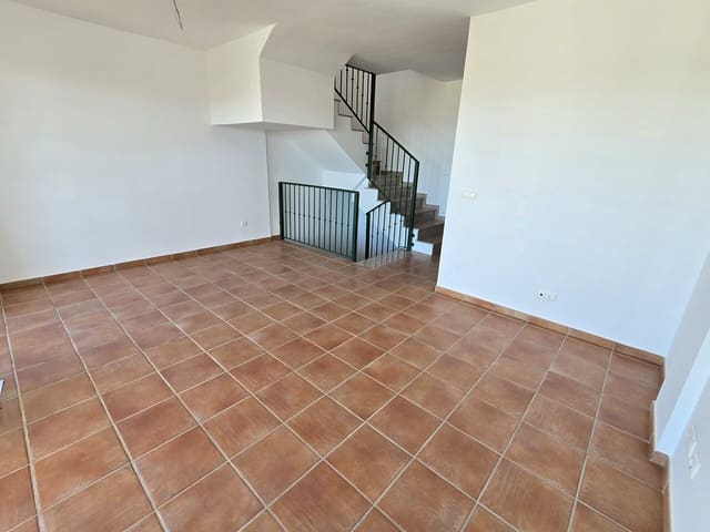 3 quarto Casa em Banda para venda em Alcaucín com piscina garagem - 185 000 € (Ref: 9626566)