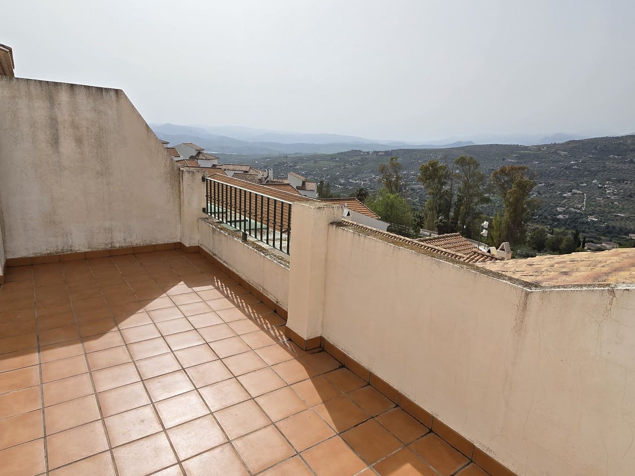 3 bedroom Townhouse for sale in Alcaucin with pool garage - € 175,000 (Ref: 9626567)