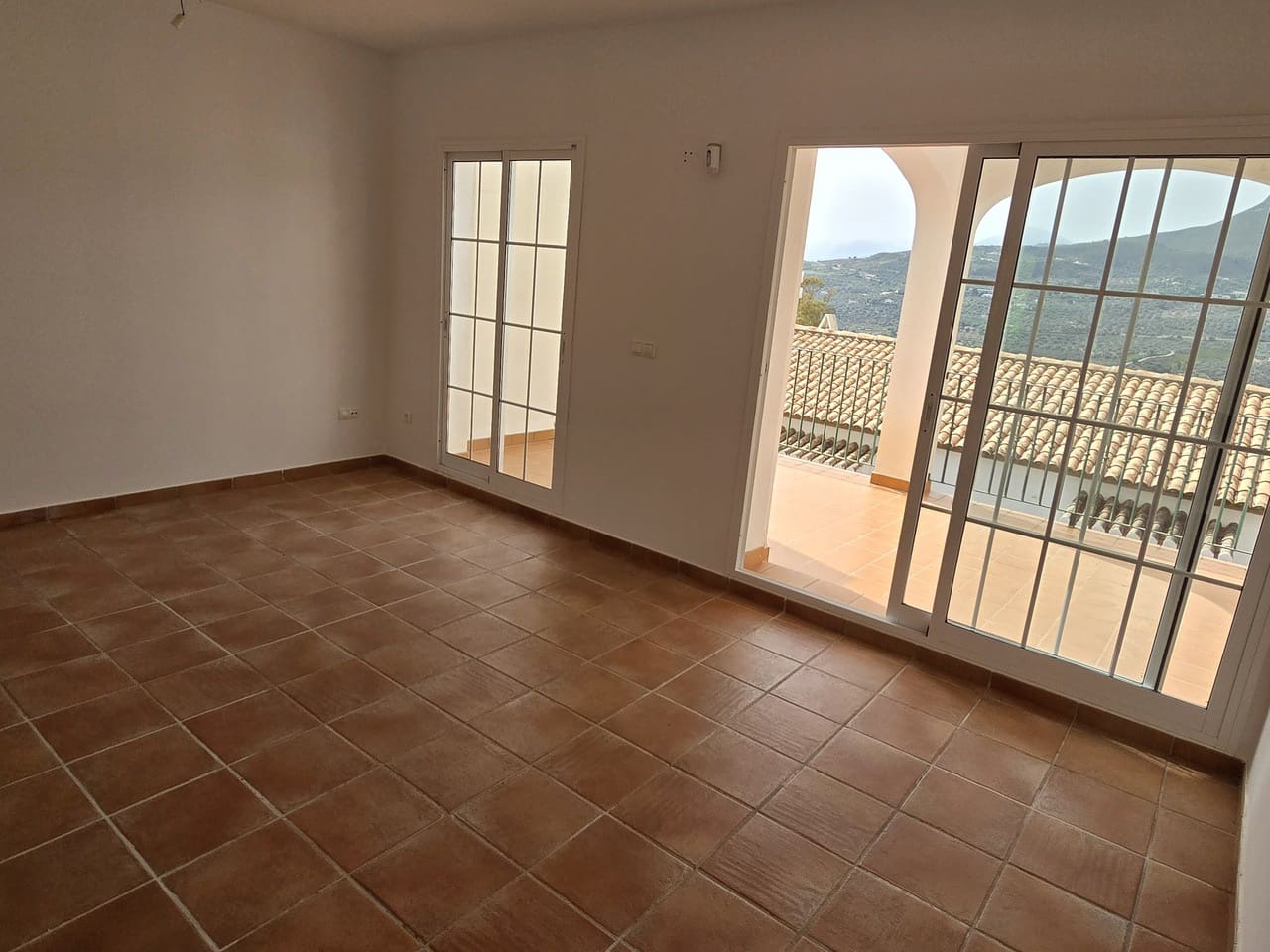 3 bedroom Townhouse for sale in Alcaucin with pool garage - € 175,000 (Ref: 9626567)