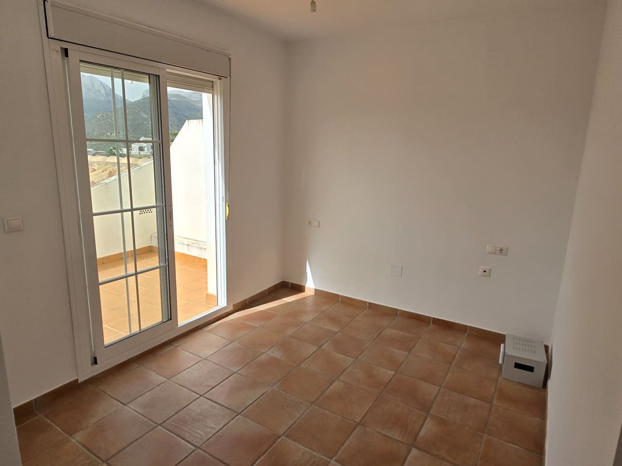 3 bedroom Townhouse for sale in Alcaucin with pool garage - € 175,000 (Ref: 9626567)