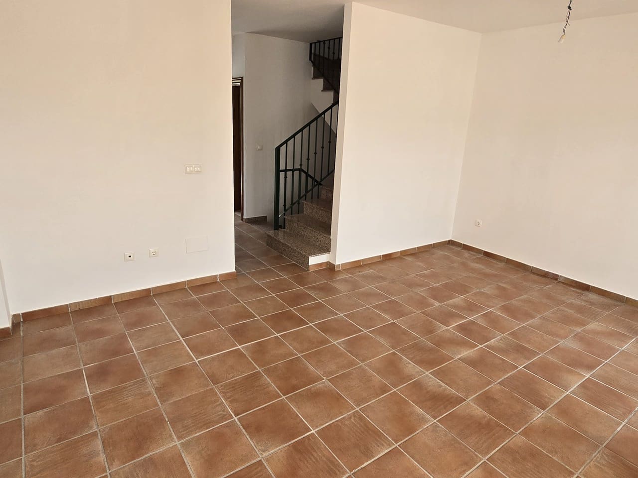 3 bedroom Townhouse for sale in Alcaucin with pool garage - € 175,000 (Ref: 9626567)