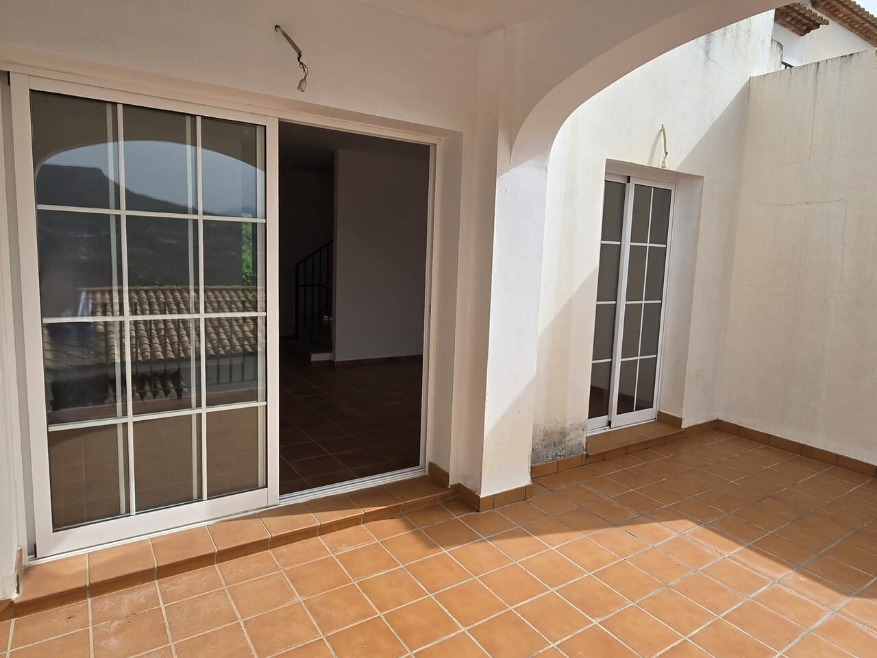 3 bedroom Townhouse for sale in Alcaucin with pool garage - € 175,000 (Ref: 9626567)