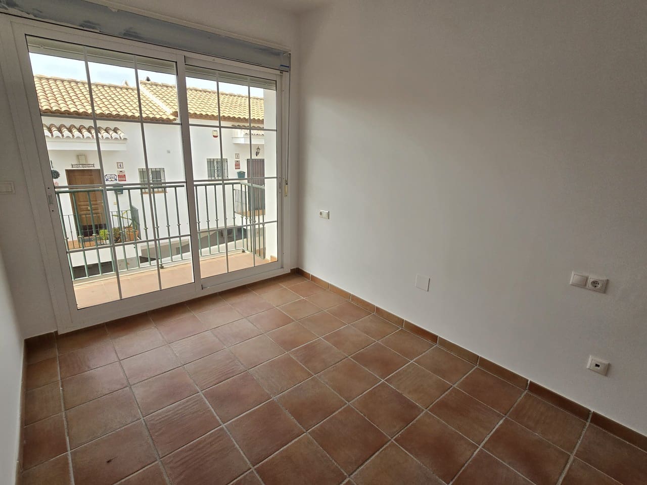 3 bedroom Townhouse for sale in Alcaucin with pool garage - € 175,000 (Ref: 9626567)