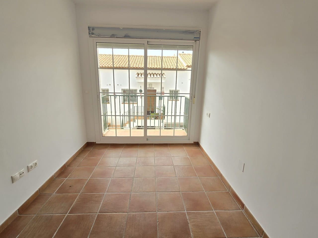 3 bedroom Townhouse for sale in Alcaucin with pool garage - € 175,000 (Ref: 9626567)