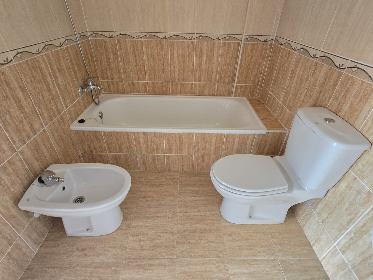 3 bedroom Townhouse for sale in Alcaucin with pool garage - € 175,000 (Ref: 9626567)