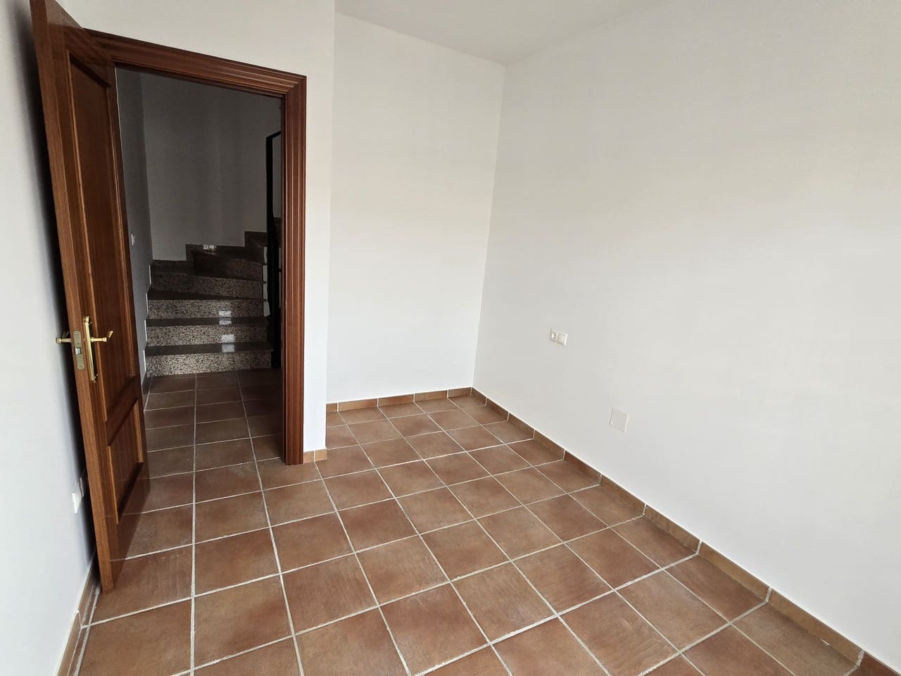 3 bedroom Townhouse for sale in Alcaucin with pool garage - € 175,000 (Ref: 9626567)