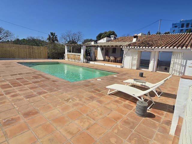 4 bedroom Villa for sale in Vélez-Málaga with pool garage - € 579,000 (Ref: 9694241)