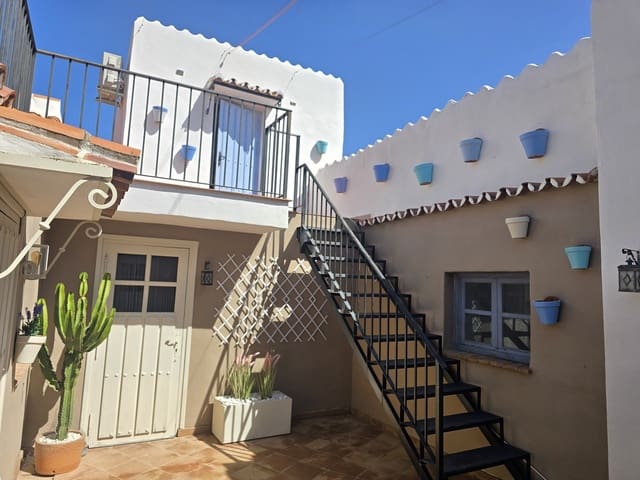 4 bedroom Villa for sale in Vélez-Málaga with pool garage - € 579,000 (Ref: 9694241)