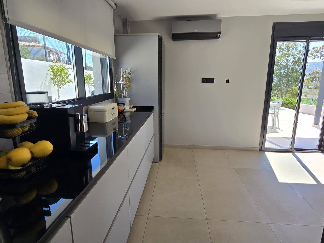 4 soveværelse Villa til salg i Vinuela med swimmingpool garage - € 950.000 (Ref: 9696890)