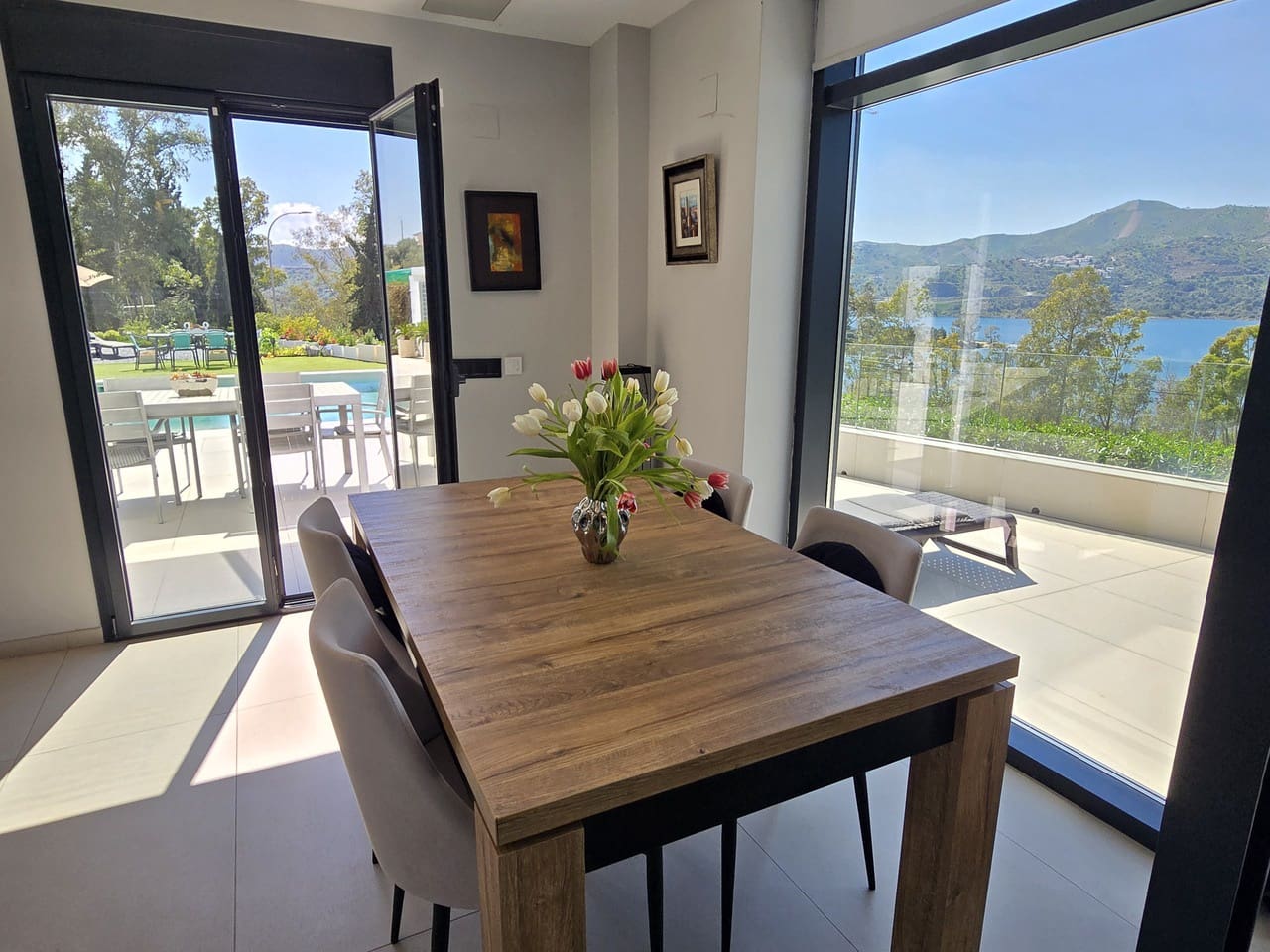 4 soveværelse Villa til salg i Vinuela med swimmingpool garage - € 950.000 (Ref: 9696890)