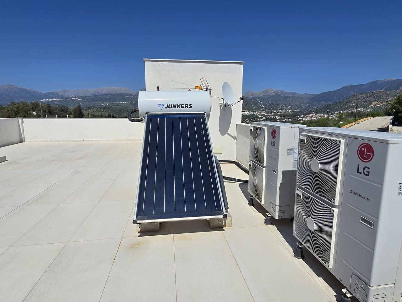 4 soveværelse Villa til salg i Vinuela med swimmingpool garage - € 950.000 (Ref: 9696890)