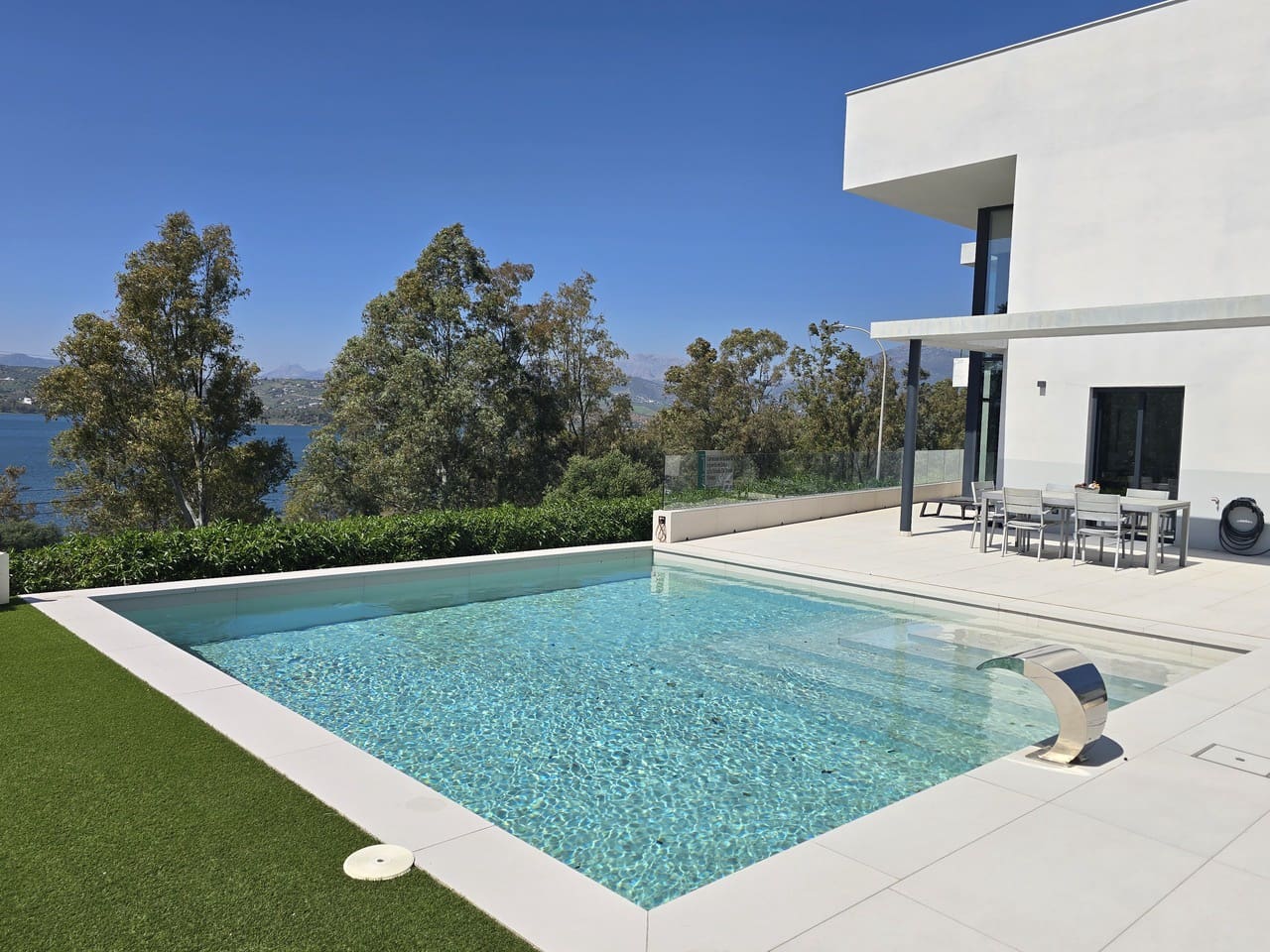 4 soveværelse Villa til salg i Vinuela med swimmingpool garage - € 950.000 (Ref: 9696890)