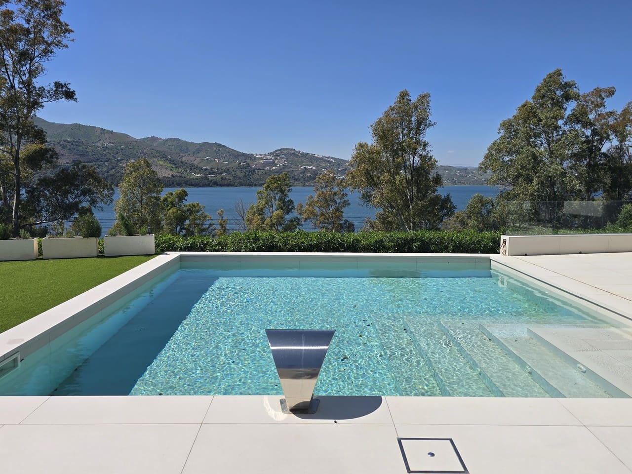 4 soveværelse Villa til salg i Vinuela med swimmingpool garage - € 950.000 (Ref: 9696890)