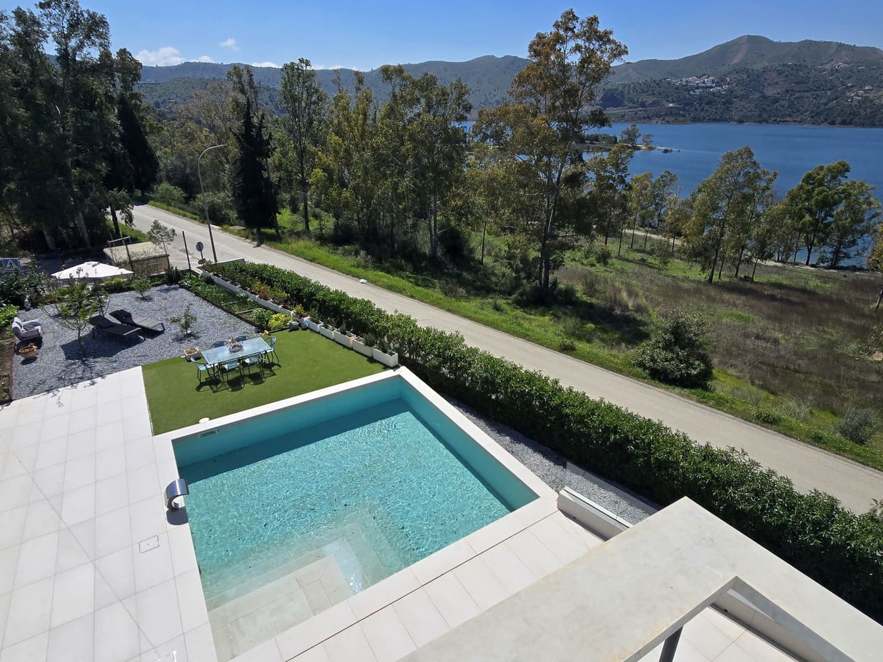 4 soveværelse Villa til salg i Vinuela med swimmingpool garage - € 950.000 (Ref: 9696890)