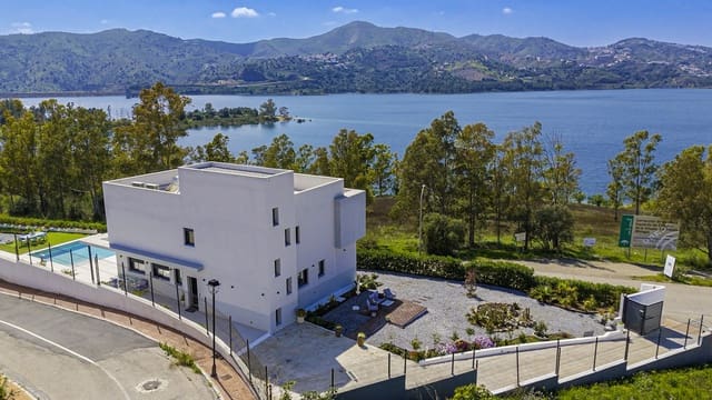 4 soveværelse Villa til salg i Viñuela med swimmingpool garage - € 950.000 (Ref: 9696890)