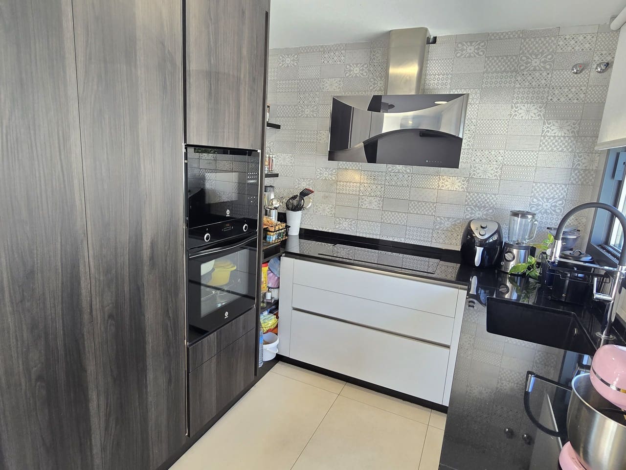 4 bedroom Villa for sale in Vinuela with pool garage - € 950,000 (Ref: 9696890)